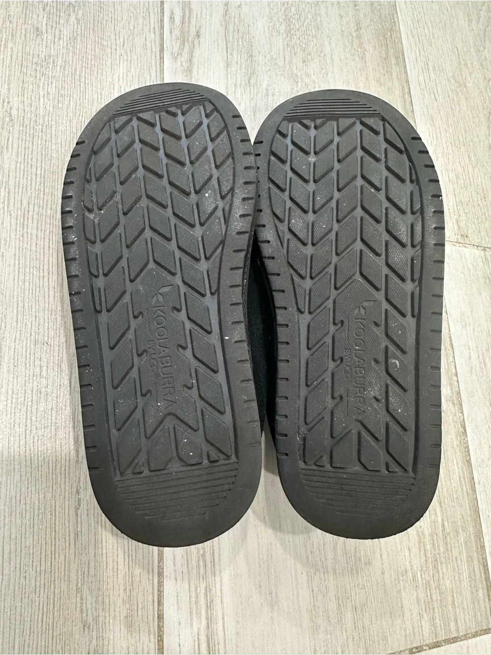 Koolaburra by UGG Kids Black Suede Shoes Girls Size 2